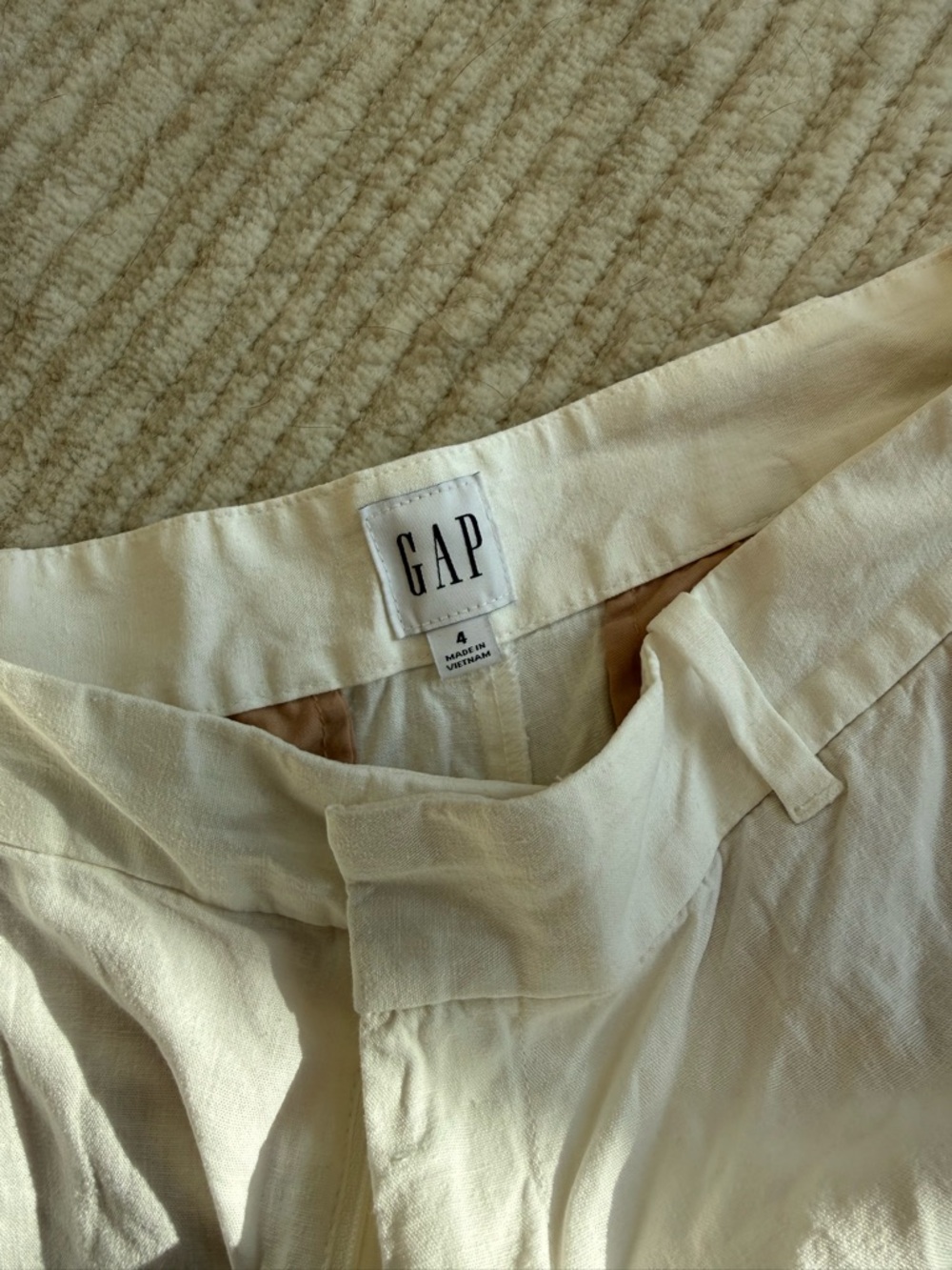 GAP 9" Low Rise Linen-Blend Trouser Shorts - Picture 2 of 4
